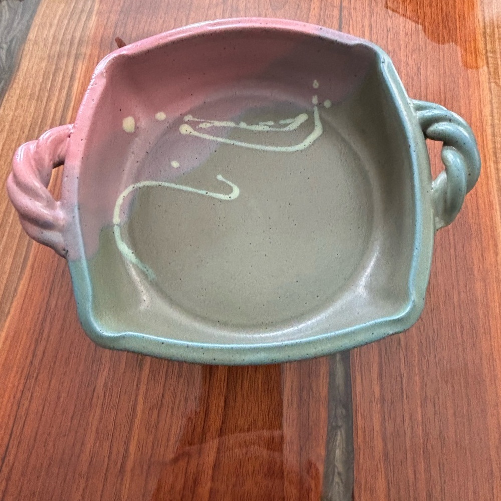 COPY - Vintage North Carolina Hilton pottery square bowl approx 5 1/2 X 6 in